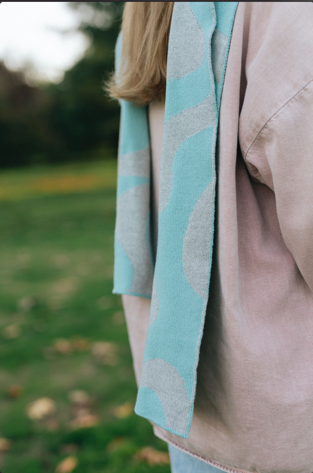 Wiggly Stripe Wool and Cashmere Scarf in Blue And Ash