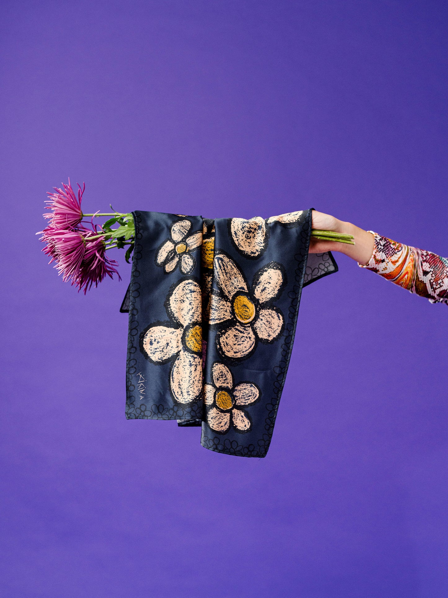 Large 70s Daisy Real Satin Silk Bandana