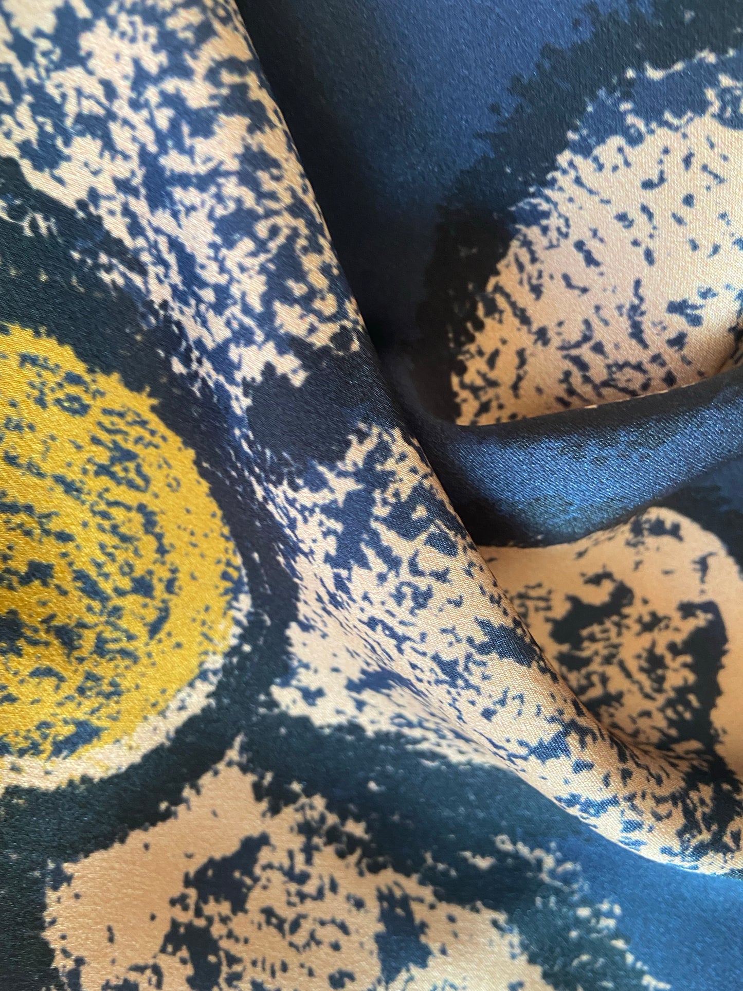 Large 70s Daisy Real Satin Silk Bandana