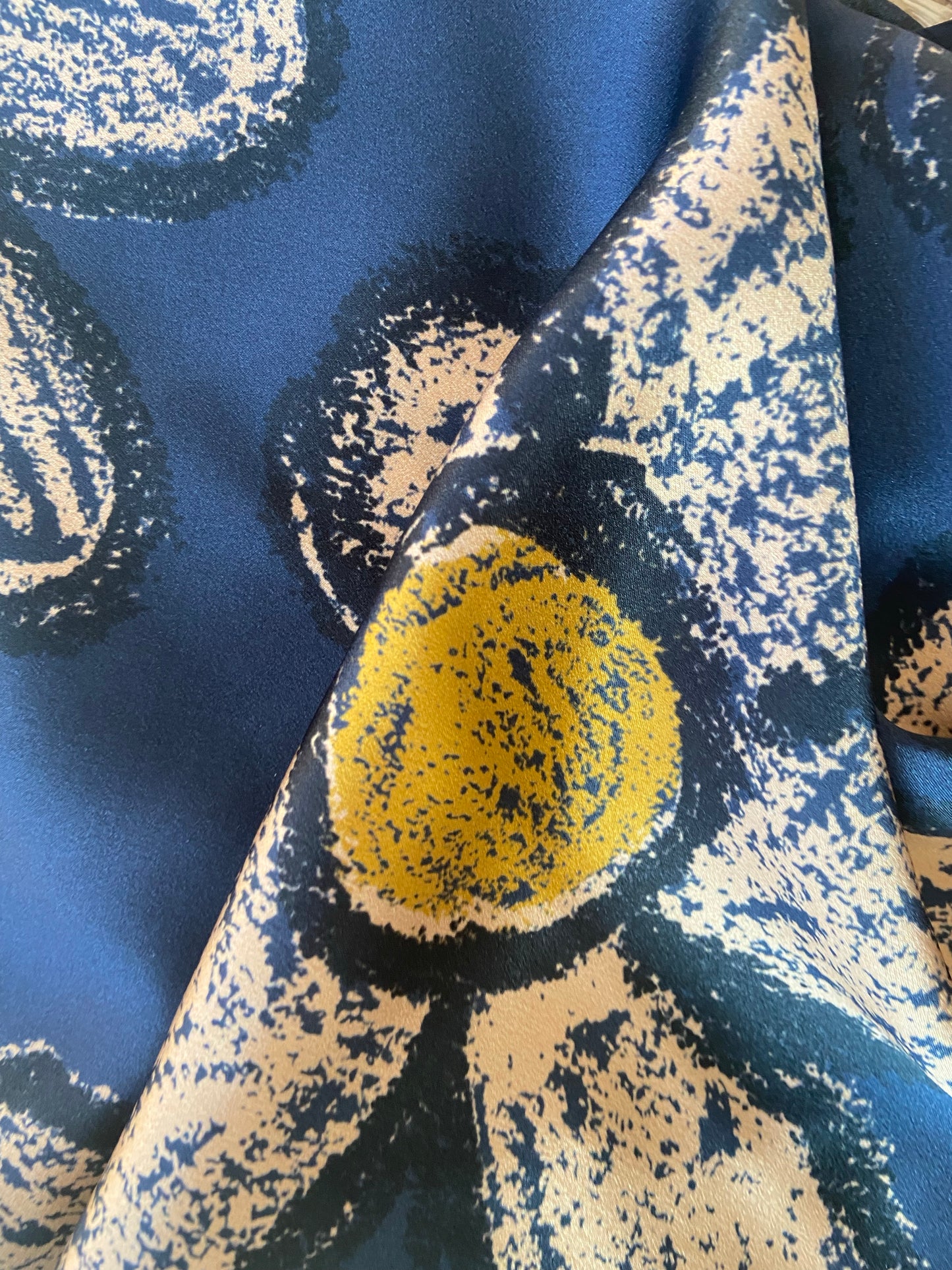 Large 70s Daisy Real Satin Silk Bandana