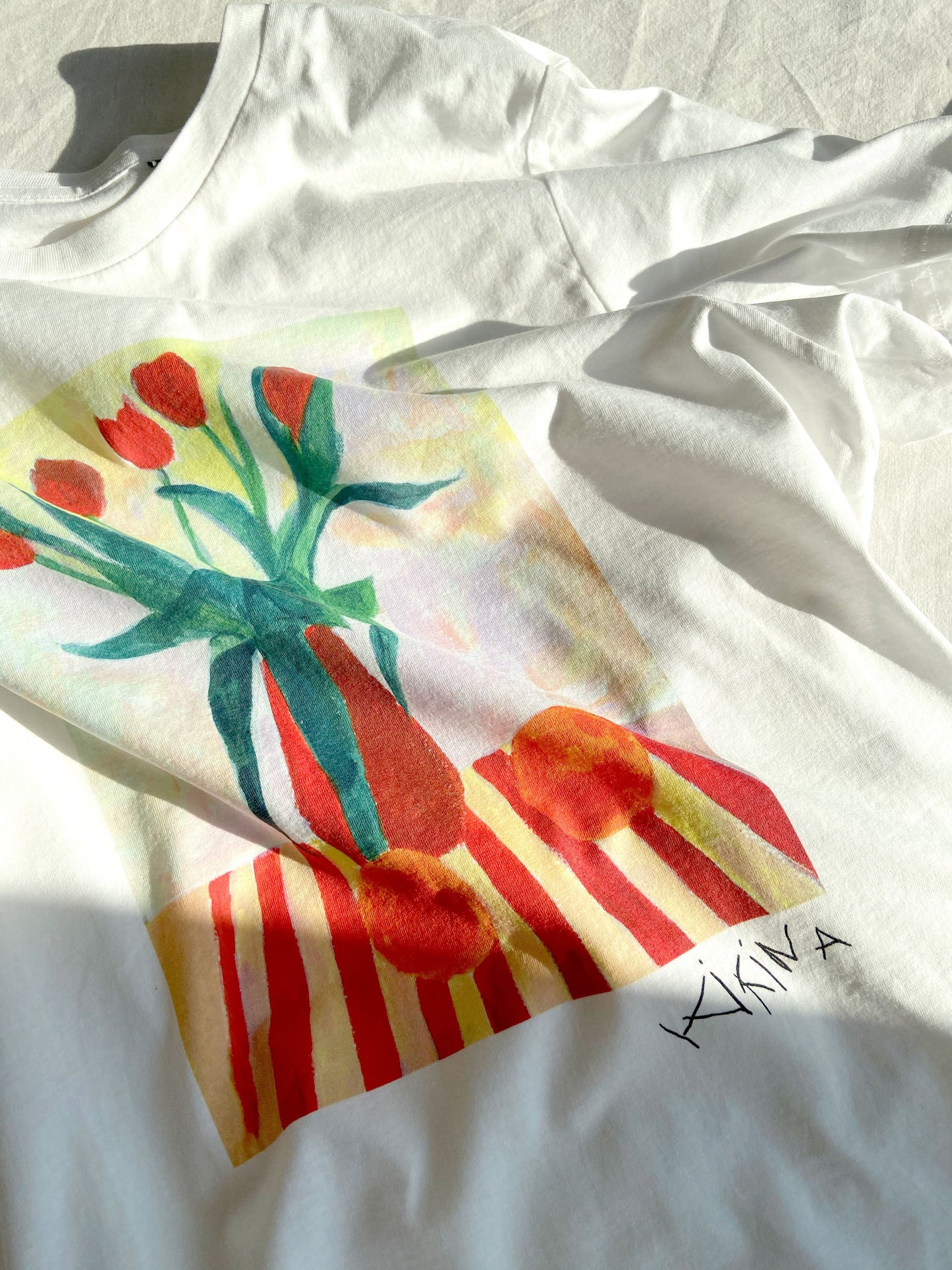 Naturmort. Tulips and Oranges. Organic Cotton Tee