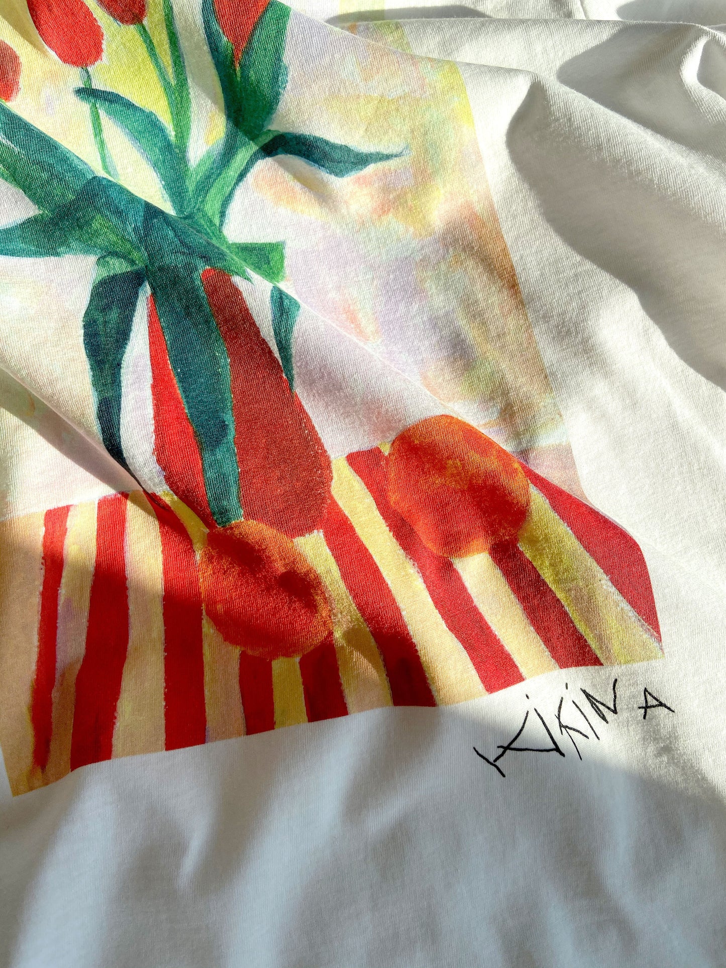 Naturmort. Tulips and Oranges. Organic Cotton Tee